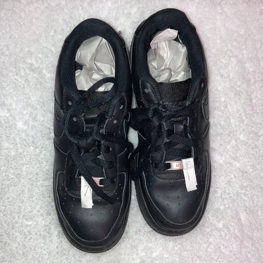 All black Air Force one’s - Picture 5 of 7